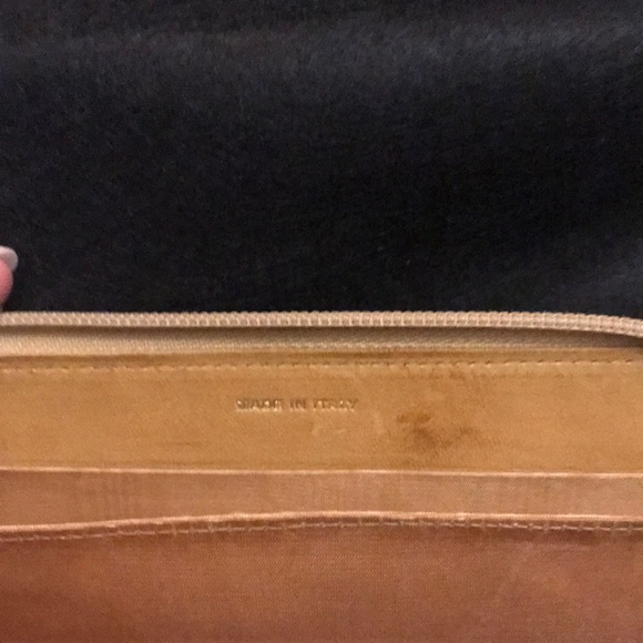CHANEL - Beige Caviar Zipper Wallet - Picture 10 of 12